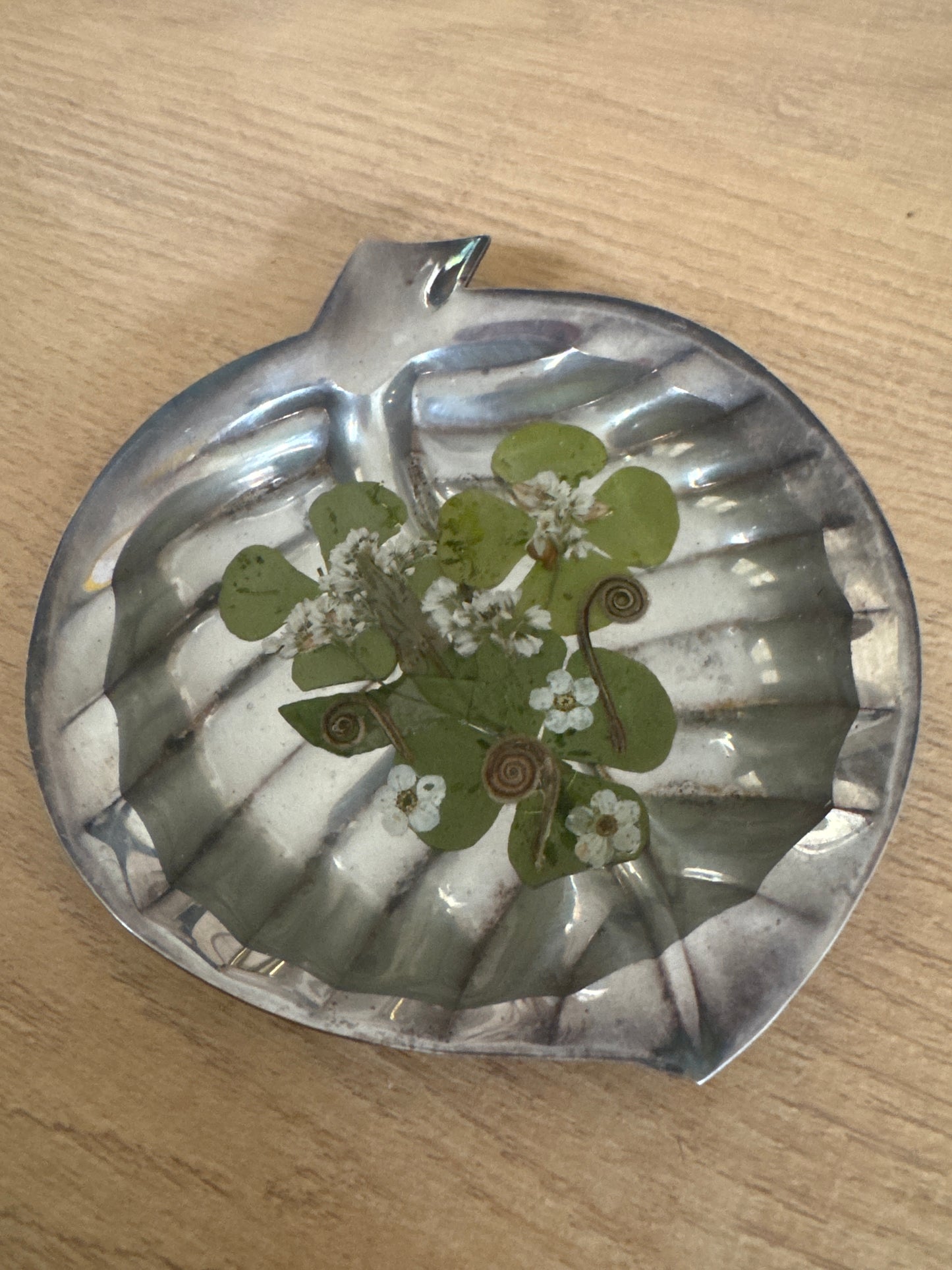 Small Leaf-Shaped Pressed Flower Resin Tray