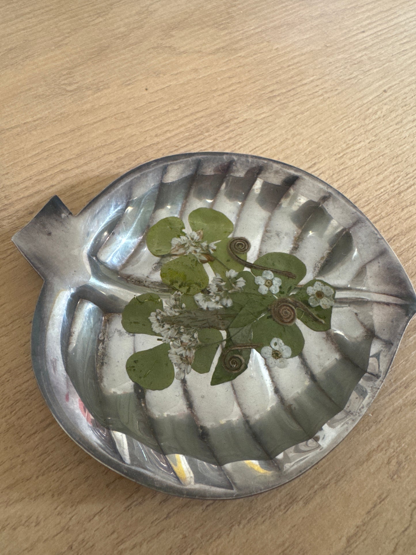 Small Leaf-Shaped Pressed Flower Resin Tray